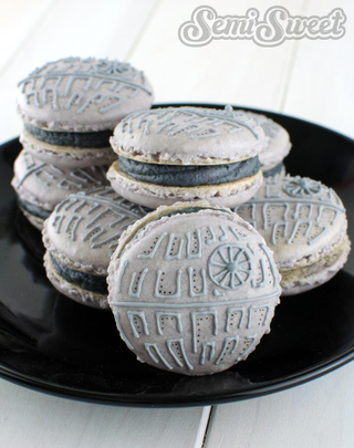 Illustration for article titled Star Wars Macarons Prove the Force is Delicious